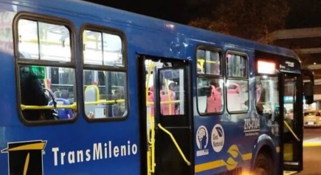 Mujer se defendió de un robo con un palo en un SITP