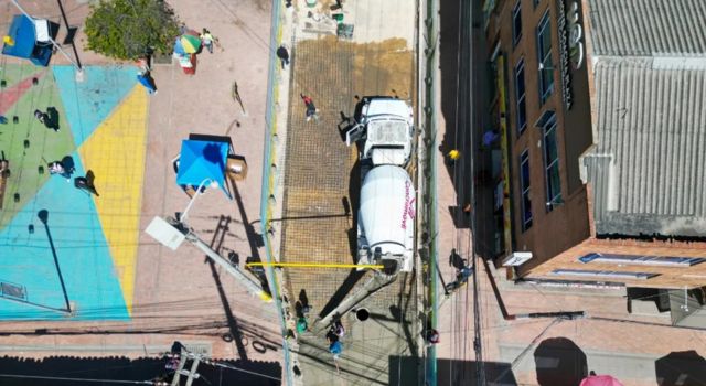 Avanza el arreglo de la carrera octava en Soacha se instalaron más de 20 metros cúbicos de concreto