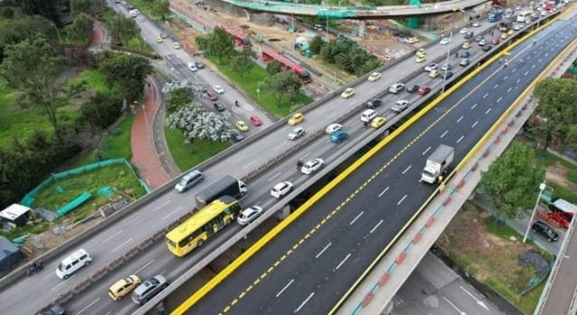 carril para ciclistas en el puente occidental de la carrera 68