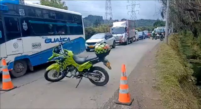 Accidente de tránsito en la vía Suba - Cota