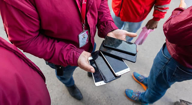 Dos sujetos tenían 5 celulares robados en Bogotá, pero no los pudieron capturar