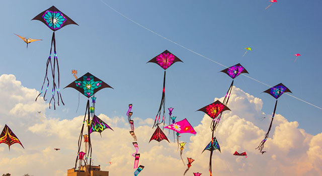 Fiesta de las cometas en el parque El Tunal de Bogotá
