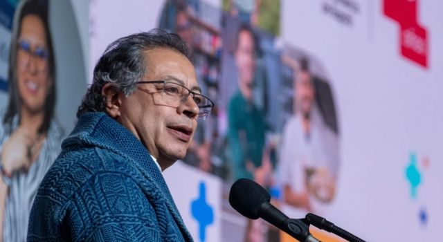 Presidente Petro pidió a Bancóldex y al Banco Agrario que sean para la economía popular