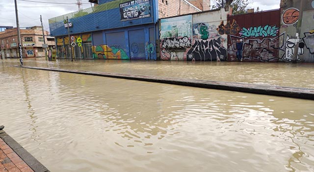 Emergencia por ruptura de un tubo en Soacha durante obras de Transmilenio