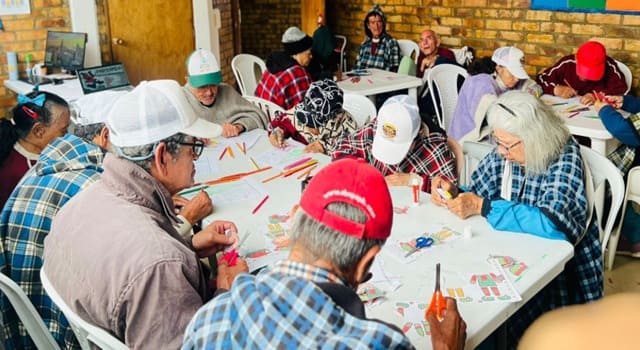 El Centro de Bienestar del Anciano San José de Facatativá realizó una actividad lúdica para mejorar habilidades cognitivas y fomentar la interacción social.