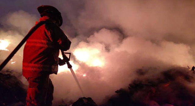 Los Bomberos atendieron un incendio en los cerros orientales de Bogotá y la emergencia movilizó equipos especializados y personal de varias estaciones para contener las llamas y proteger los ecosistemas.