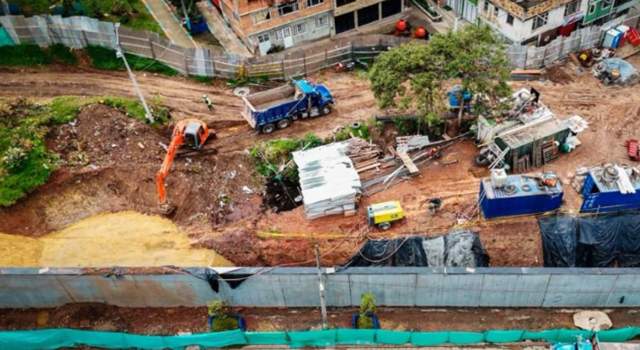 Los trabajos en el talud de La Colmena, en San Cristóbal, avanzan según lo previsto, con un progreso del 54%. Esta intervención busca reducir el riesgo de deslizamientos y mejorar la seguridad de más de 26.000 habitantes.