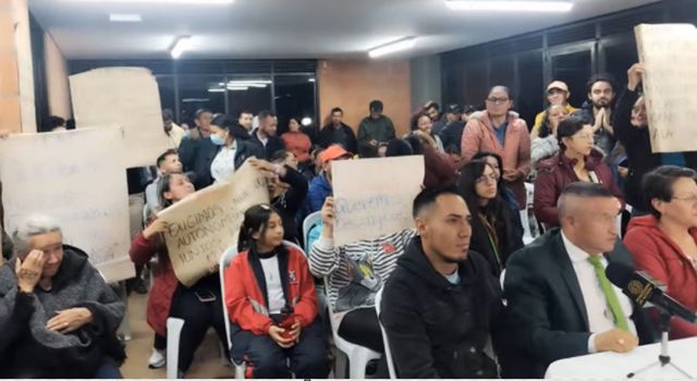 Los residentes de un conjunto residencial en Hogares denuncian que la constructora en Soacha se niega a entregar la administración, impidiéndoles gestionar sus propios recursos y generando afectaciones en su calidad de vida.
