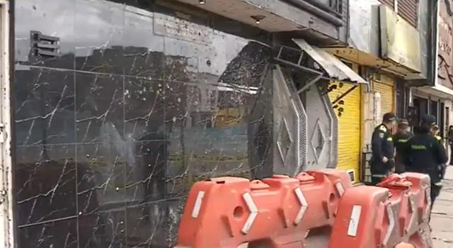 La explosión de una granada en Kennedy dejó seis heridos en la madrugada del domingo, cuando el artefacto detonó frente a una discoteca en la Avenida Primero de Mayo.