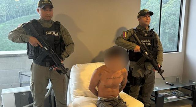 En un operativo conjunto con la DEA, las autoridades colombianas capturaron en Medellín a alias Chino San Vicente, señalado como cabecilla del Tren de Aragua que operaba en Soacha, así como en Bogotá.