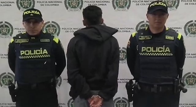En un operativo en el barrio Altos de Jalisco, en Ciudad Bolívar, la Policía de Bogotá capturó a un hombre señalado del robo en bus del SITP. El detenido ya había sido arrestado por hurto en dos ocasiones.