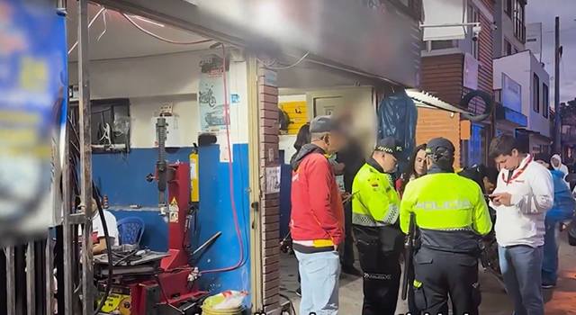 Las autoridades refuerzan los operativos contra los llamados ‘pinchallantas’ en Bogotá. En Engativá, un montallantas fue sellado tras ser señalado de presuntas prácticas fraudulentas.
