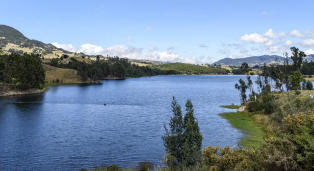 La CAR aprobó un incremento en la captación de agua desde el río Bogotá. La medida busca disminuir la presión sobre los embalses y atender el déficit del sistema Chingaza.