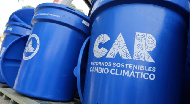 Tanques, tubos y accesorios llegan a municipios de Cundinamarca como una respuesta concreta a la escasez de agua. El programa busca que millas de familias recolecten agua lluvia para enfrentar las épocas más secas.