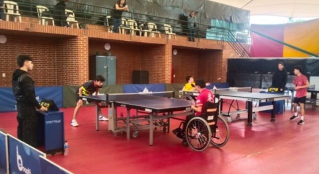 En solo una semana, jóvenes atletas han demostrado su talento en disciplinas como taekwondo, ciclismo, esgrima y deportes paralímpicos en los Juegos Distritales 2025.