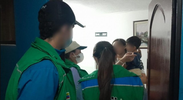 Una inspección interinstitucional en un pagadiario en Bogotá terminó con el rescate de un menor en riesgo. La intervención dejó al descubierto una compleja situación de vulnerabilidad.