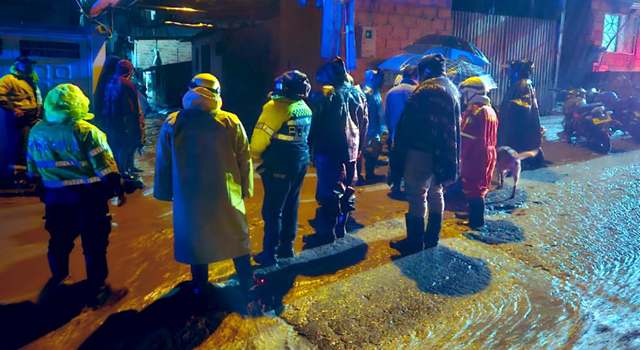 La ola invernal y las intensas lluvias de las últimas horas han provocado múltiples emergencias en Cundinamarca y Bogotá, con afectaciones viales, familias damnificadas y alerta por desbordamientos en zonas críticas.
