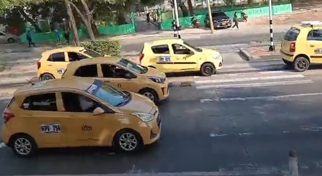 Una jornada de movilizaciones por el paro nacional de taxistas comenzó este miércoles en varias ciudades del país, exigiendo la regulación de plataformas digitales de transporte.