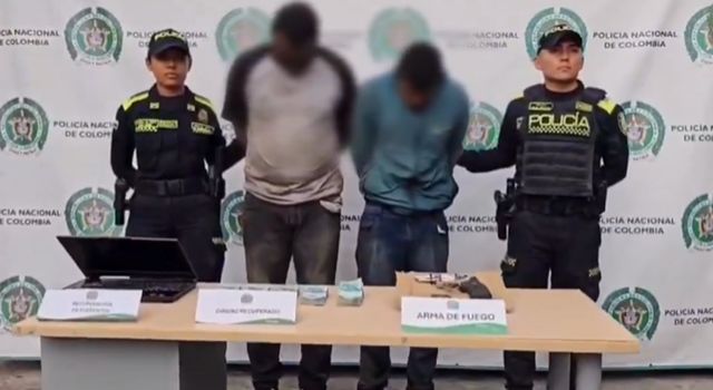 Intentaron huir tras robar a un ciudadano al salir de un banco, pero una persecución en Suba y un plan candado les frustraron el escape. Uno será deportado y el otro enviado a prisión.