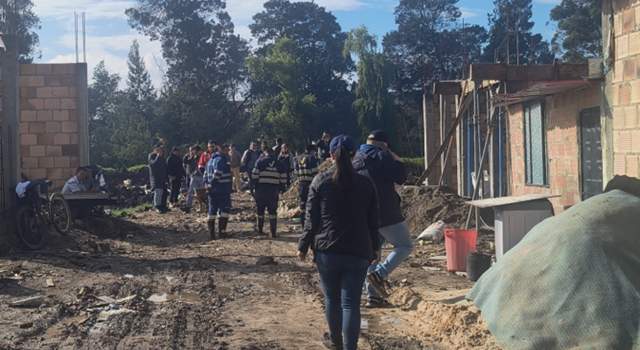 A pesar de estar protegido, el humedal entre Bogotá y Mosquera ya presenta construcciones ilegales que afectan su equilibrio ecológico. Las autoridades buscan frenar la invasión antes de que el daño sea irreversible.