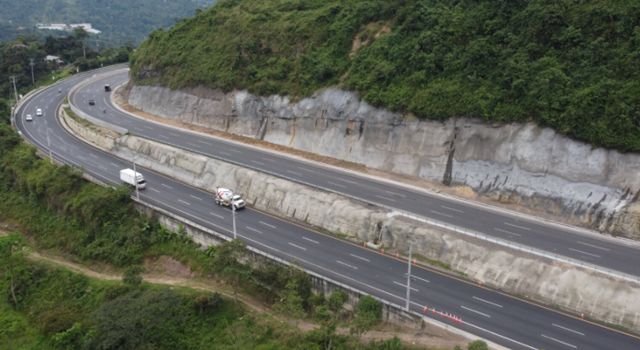 La entrega del nuevo trayecto entre Granada y Silvania del tercer carril Bogotá–Girardot pone fin a los pare y siga en uno de los corredores más transitados del país.