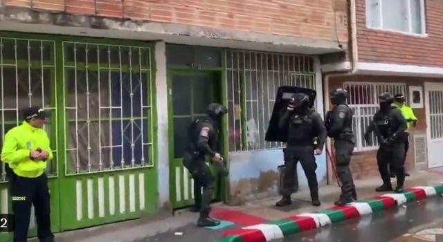 Durante semanas, una banda criminal sembró miedo en Fontibón con extorsiones, armas y violencia. La Policía logró capturar a sus integrantes tras seis allanamientos en la zona.