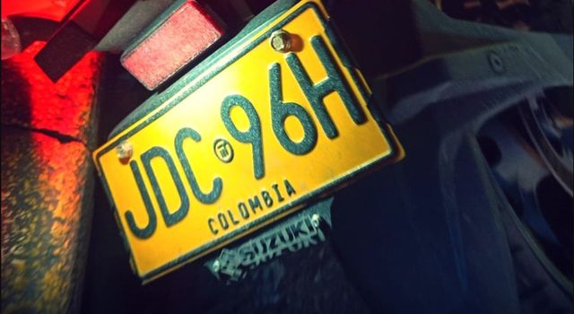 Un trágico accidente sacudió el sur de Bogotá, cuando un motociclista murió tras caer a la calzada exclusiva de TransMilenio, en circunstancias que hoy generan cuestionamientos sobre el estado de las vías y la seguridad.