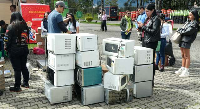 La Reciclatón 2025 marcó un hito en el reciclaje empresarial en Bogotá, al reunir a cientos de compañías que entregaron más de 42 toneladas de residuos especiales y peligrosos para su adecuada gestión.