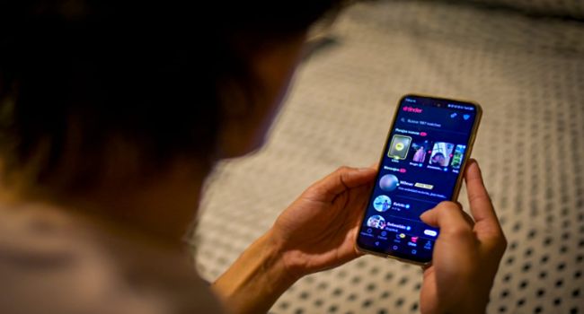 Las apps de citas están en la mira de las autoridades por una creciente modalidad de estafa. La Secretaría de Seguridad advierte sobre riesgos que podrían ir más allá del desamor.