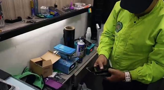VIDEO | Así fue el operativo en el que incautaron celulares robados en el centro de Bogotá