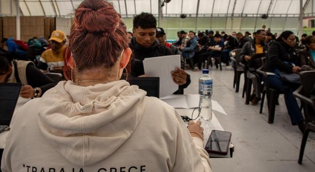 Anuncian 900 vacantes de empleo en Bogotá: así puede postularse este viernes