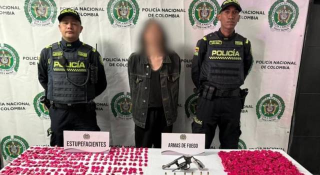 Llevaba más de 1.100 dosis de cocaína y un revólver: así lo capturaron en Bogotá