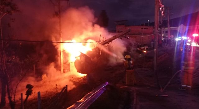Dos muertos en accidente en Cundinamarca: vehículo terminó en llamas