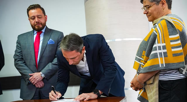 firman acta de inicio para ampliar importante vía que conectará a  Bogotá con varios municipios y capitales