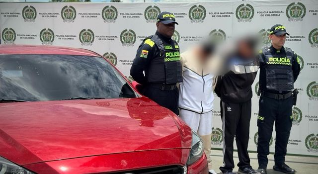 ¿Recuerda el carro rojo de los robos en Bogotá? Hay dos capturados