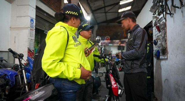 Quiso engañar a la Policía: tenía moto robada con documentos falsos en Bogotá