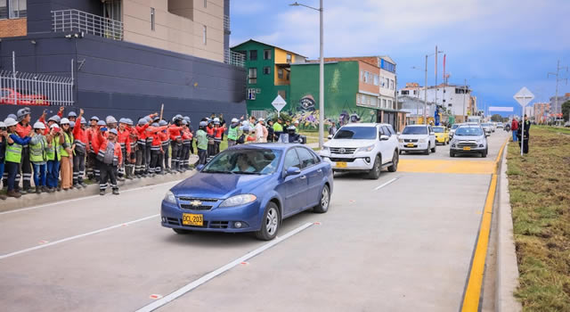 conductores estrenan vía en el norte de Bogotá
