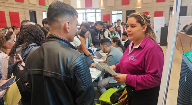 Así fue la masiva feria de empleo en Soacha: cientos buscan trabajo y empresas siguen contratando