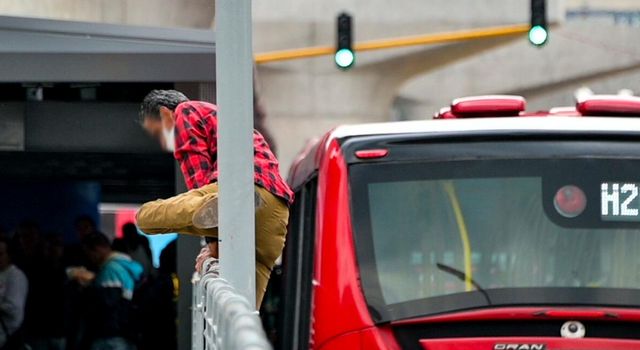 Si viaja en TransMilenio, esto le interesa: más controles en estaciones y buses