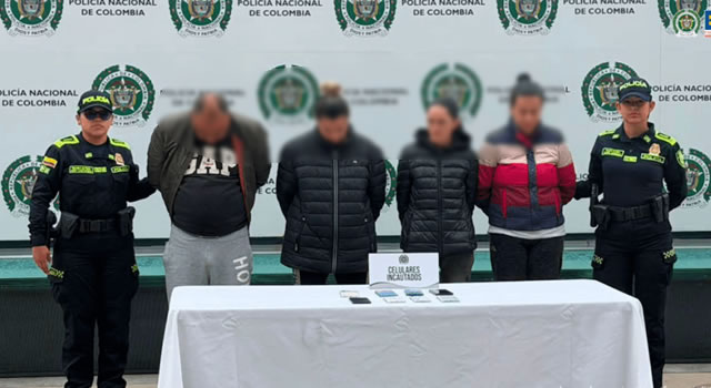Robaban teléfonos, tarjetas bancarias y documentos de identidad en estaciones de Transmilenio