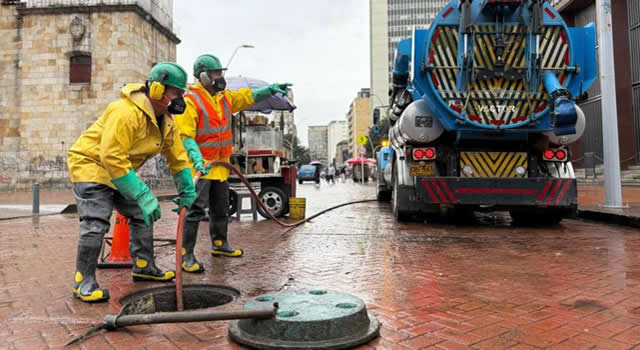 El sumidero no es un basurero: mensaje para los desadaptados en Bogotá