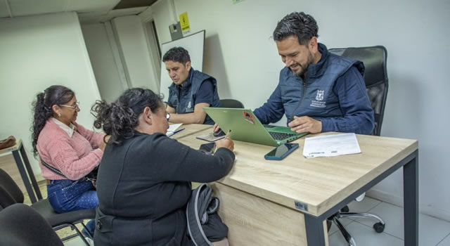 Bogotá abre más de 1.000 vacantes: hay oportunidades para jóvenes y bachilleres