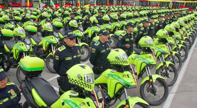 Más presencia policial en TransMilenio: entregan 225 motos para combatir el delito