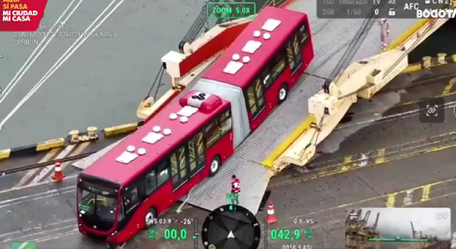 Primer bus articulado eléctrico para Transmilenio ya está en Colombia