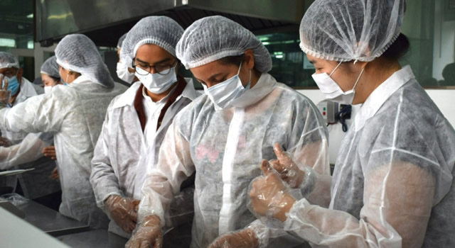 Voluntarios coreanos fortalecen el emprendimiento y la innovación del Sena Bogotá