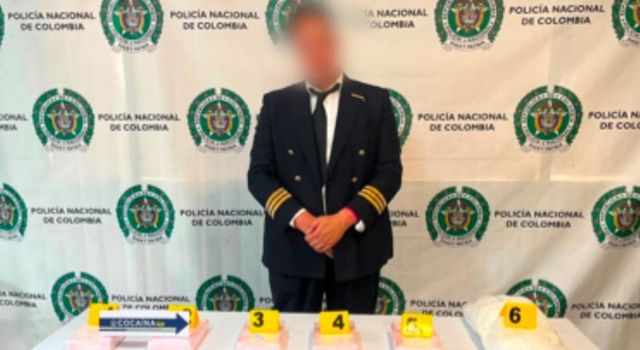 Capturan a falso piloto en Bogotá: llevaba 10 kilos de cocaína adheridos a su cuerpo